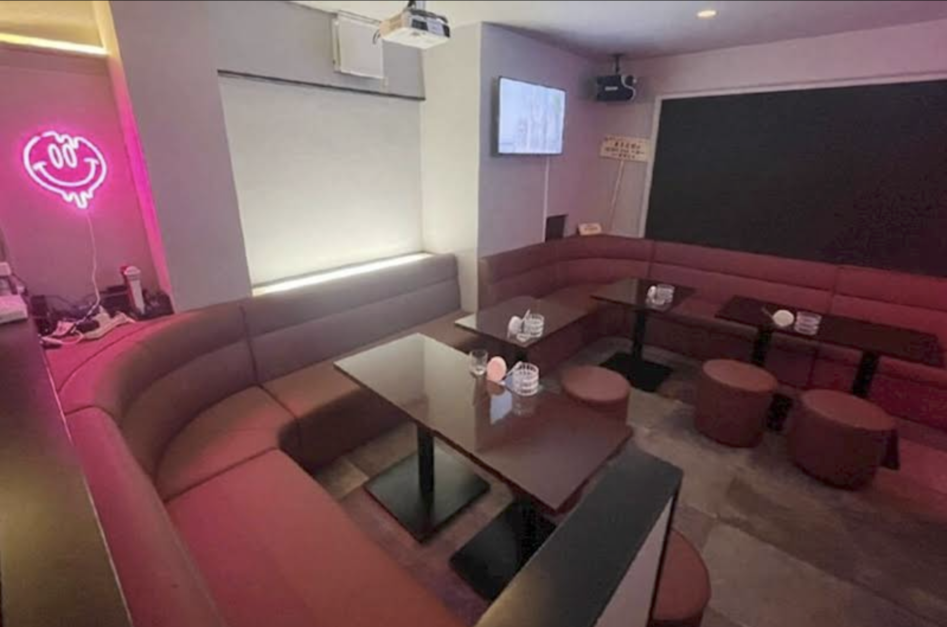 ガールズバー東京夜遊 蒲田西口店 店内写真